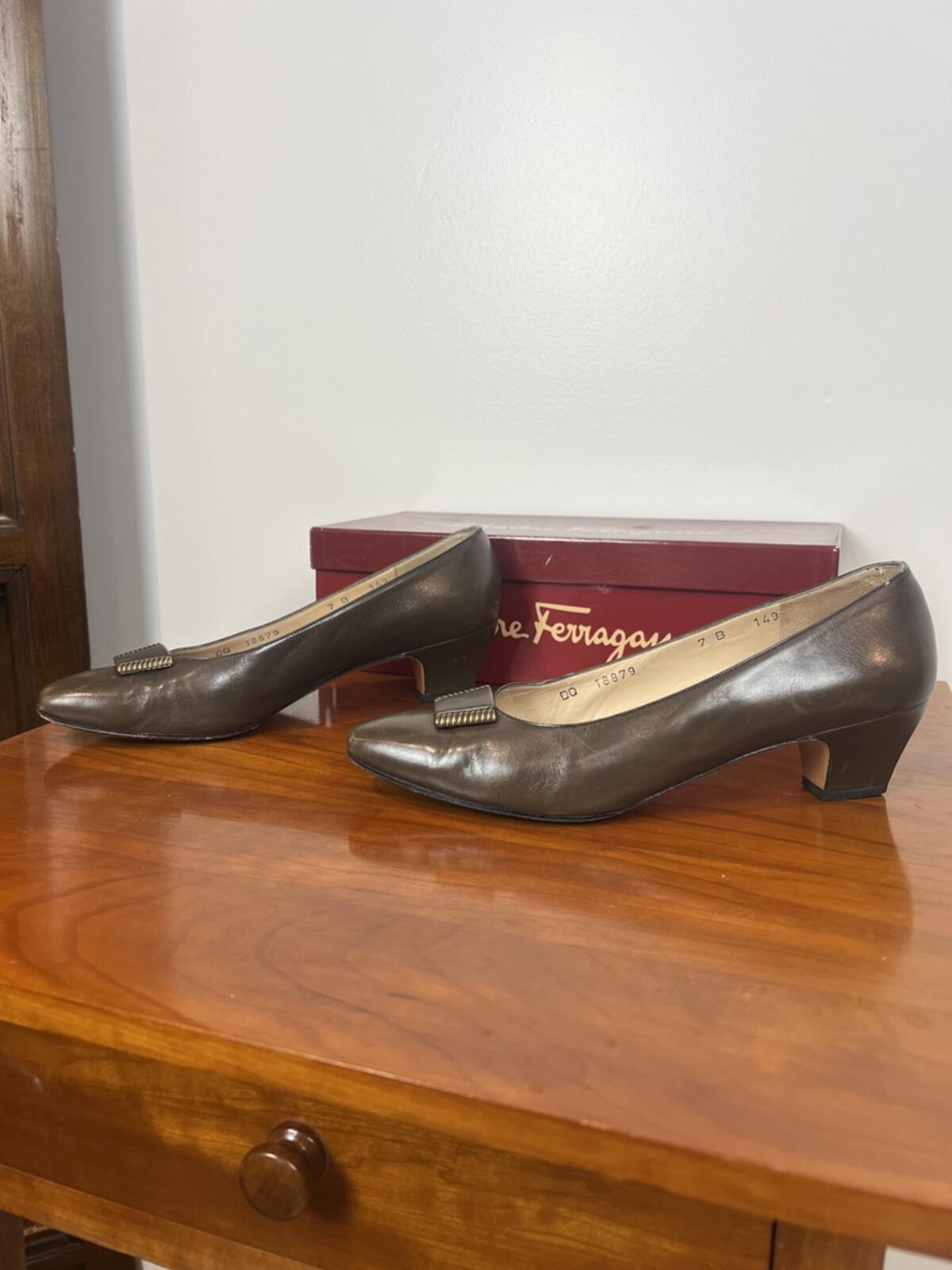 Salvatore Ferragamo Matina Brown Leather Pumps Low Heel Womens 7 B