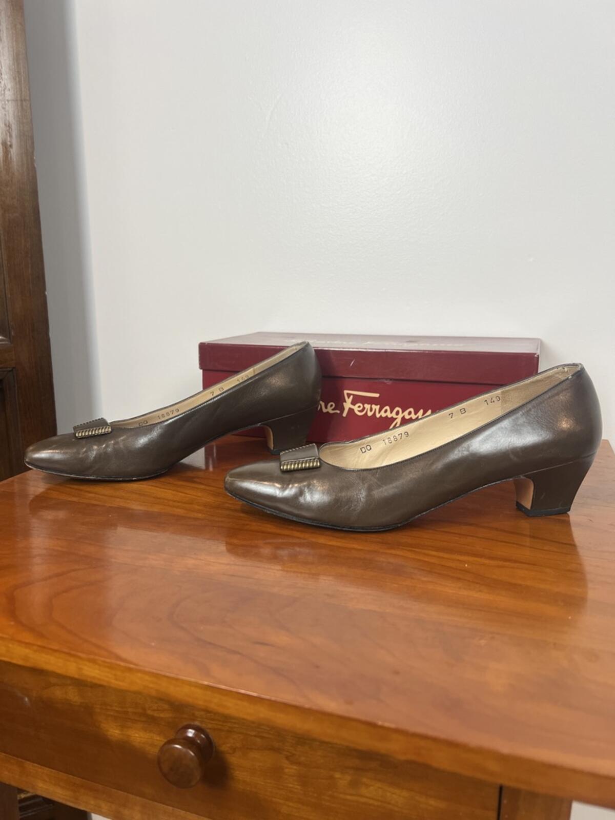 Salvatore Ferragamo Matina Brown Leather Pumps Low Heel Womens 7 B