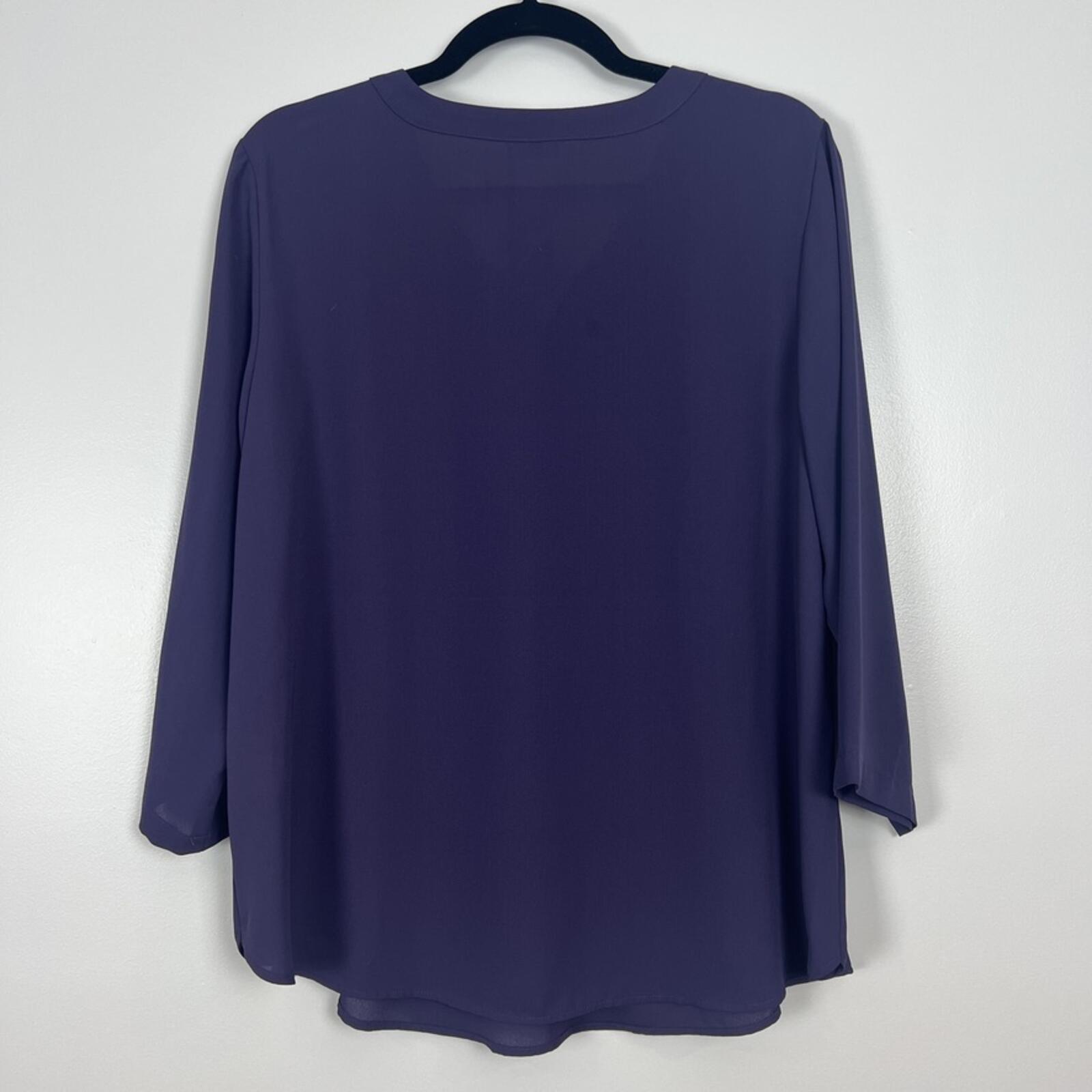 Van Heusen Blouse L Purple 3/4 Sleeve V Neck Button Career Top NWT