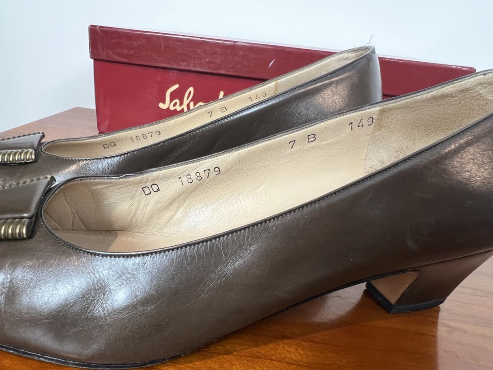 Salvatore Ferragamo Matina Brown Leather Pumps Low Heel Womens 7 B