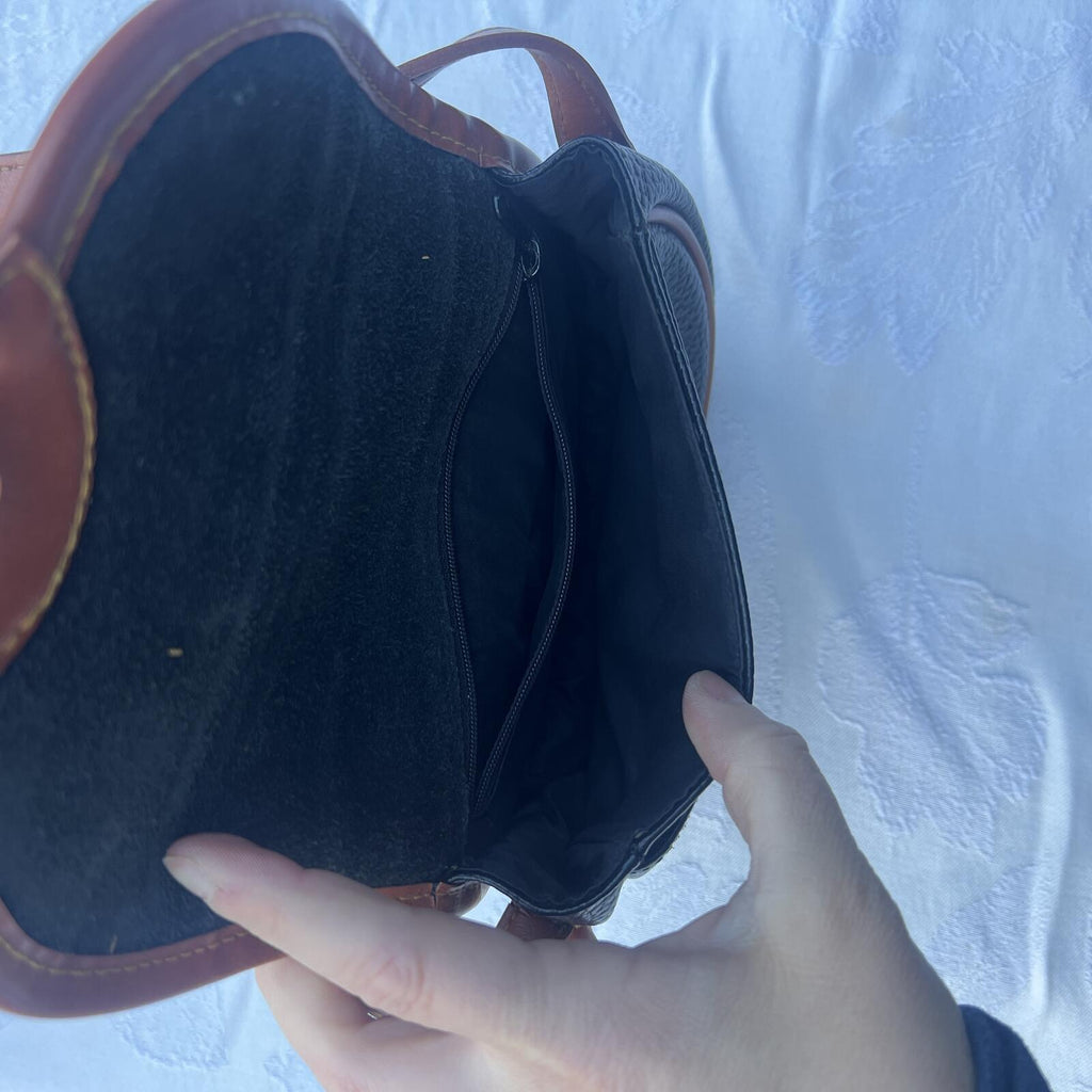 Vintage Pebbled Leather Crossbody Black & Tan Saddle Bag Classic Chic