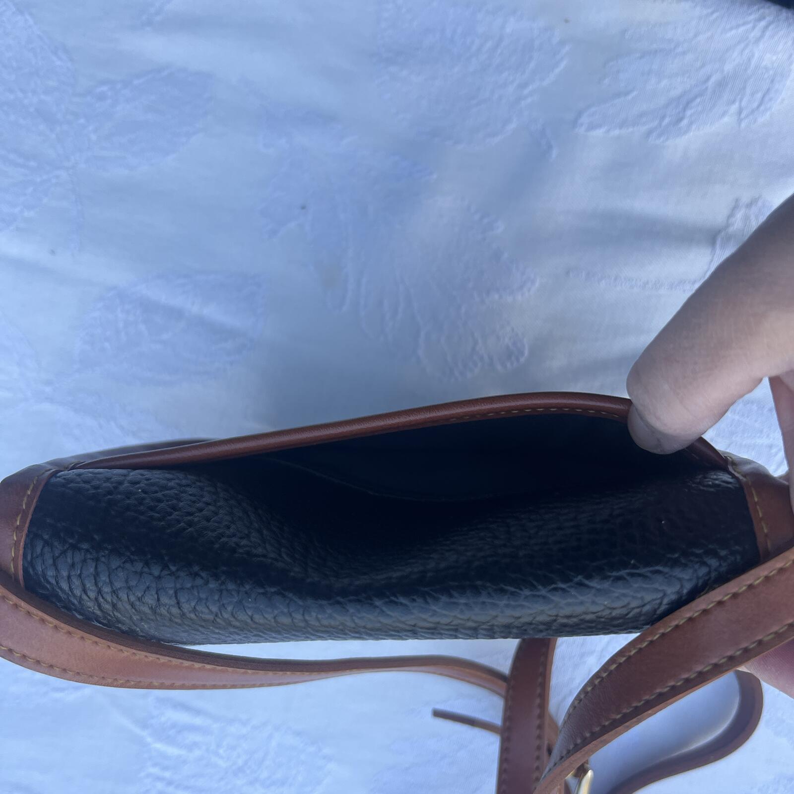 Vintage Pebbled Leather Crossbody Black & Tan Saddle Bag Classic Chic