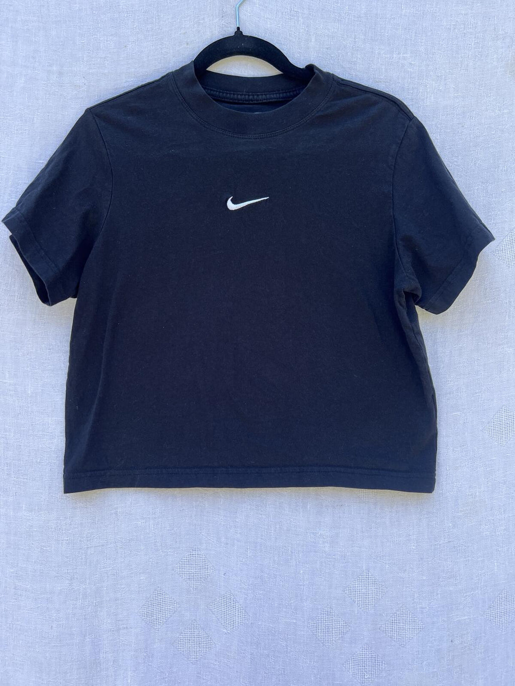Nike Mini Swoosh Cropped Black Tee Loose Fit Cotton Women’s Size L
