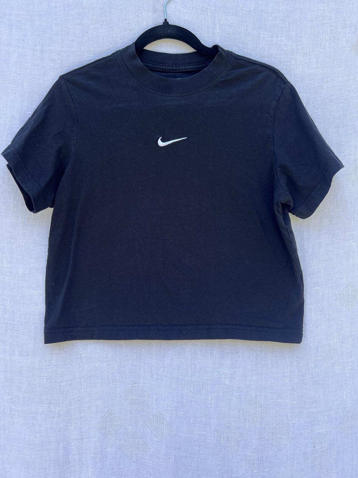 Nike Mini Swoosh Cropped Black Tee Loose Fit Cotton Women’s Size L