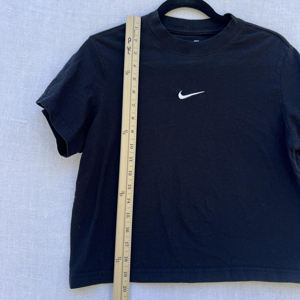 Nike Mini Swoosh Cropped Black Tee Loose Fit Cotton Women’s Size L
