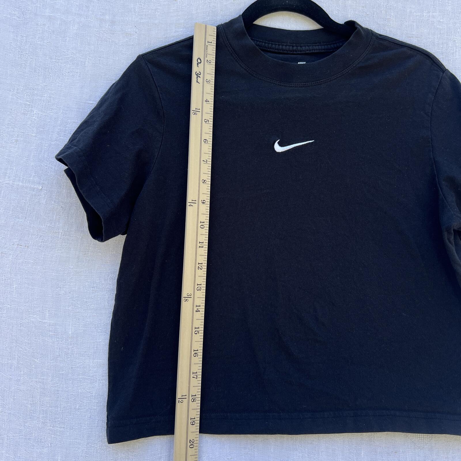 Nike Mini Swoosh Cropped Black Tee Loose Fit Cotton Women’s Size L