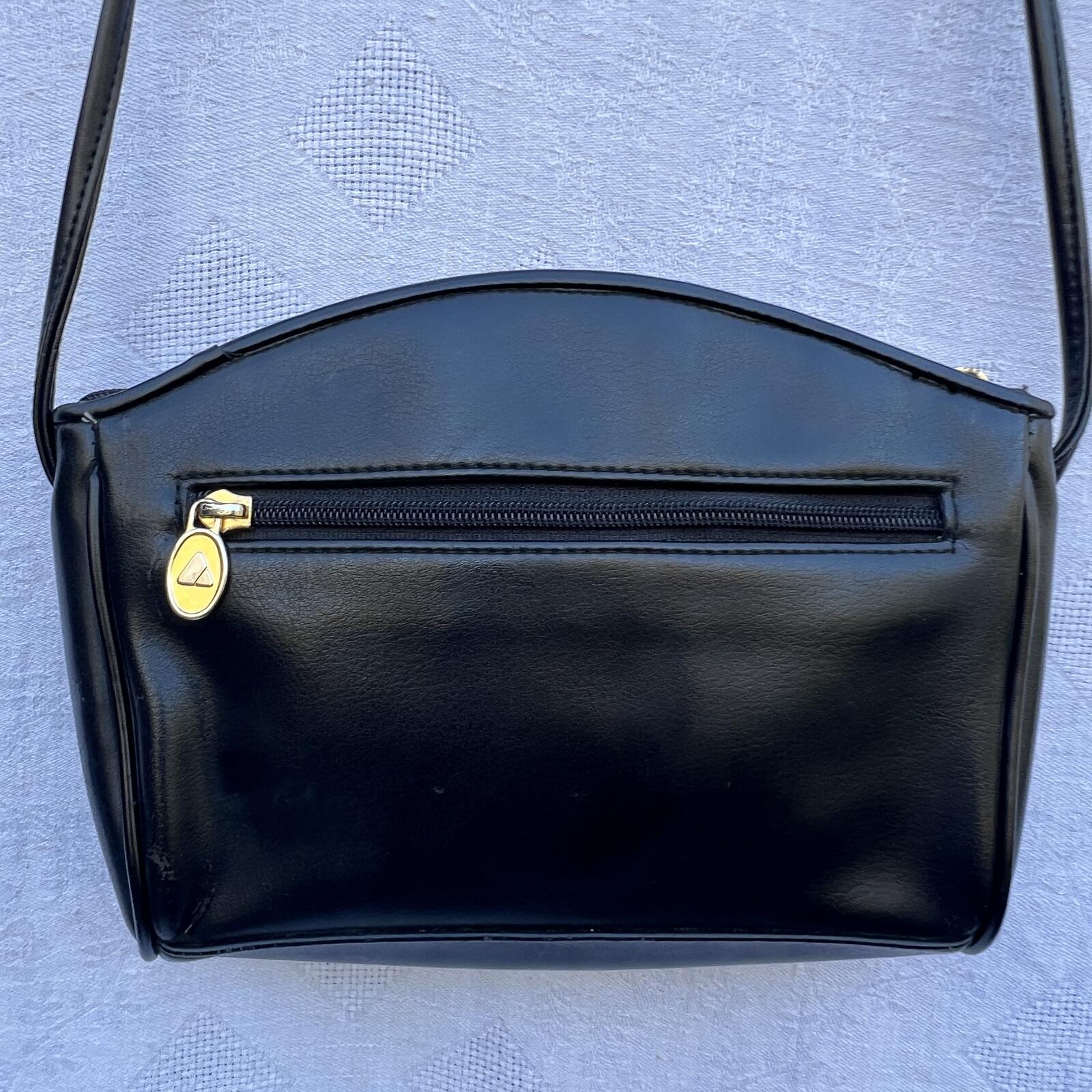 Vintage Liz Claiborne Black Leather Shoulder Bag Gold Chain Accent Purse