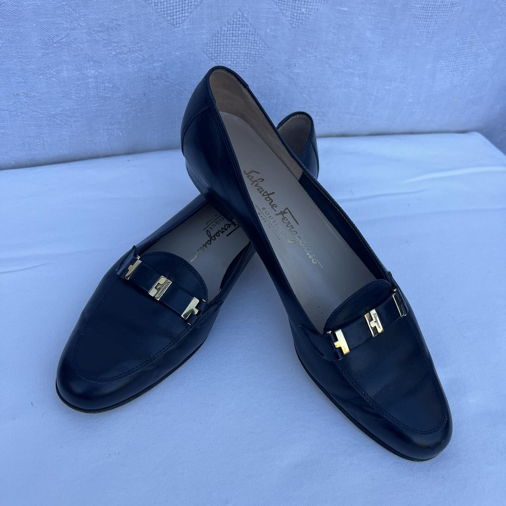 Vintage Ferragamo Black Leather Loafers Gold Gancini Italy Size 8 2A