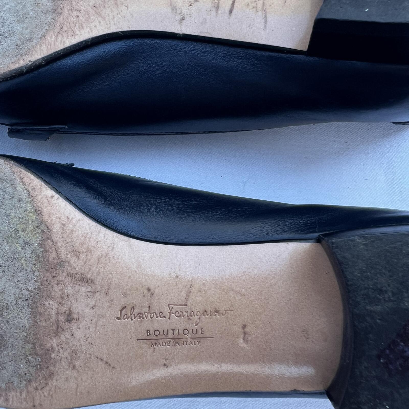 Vintage Ferragamo Black Leather Loafers Gold Gancini Italy Size 8 2A