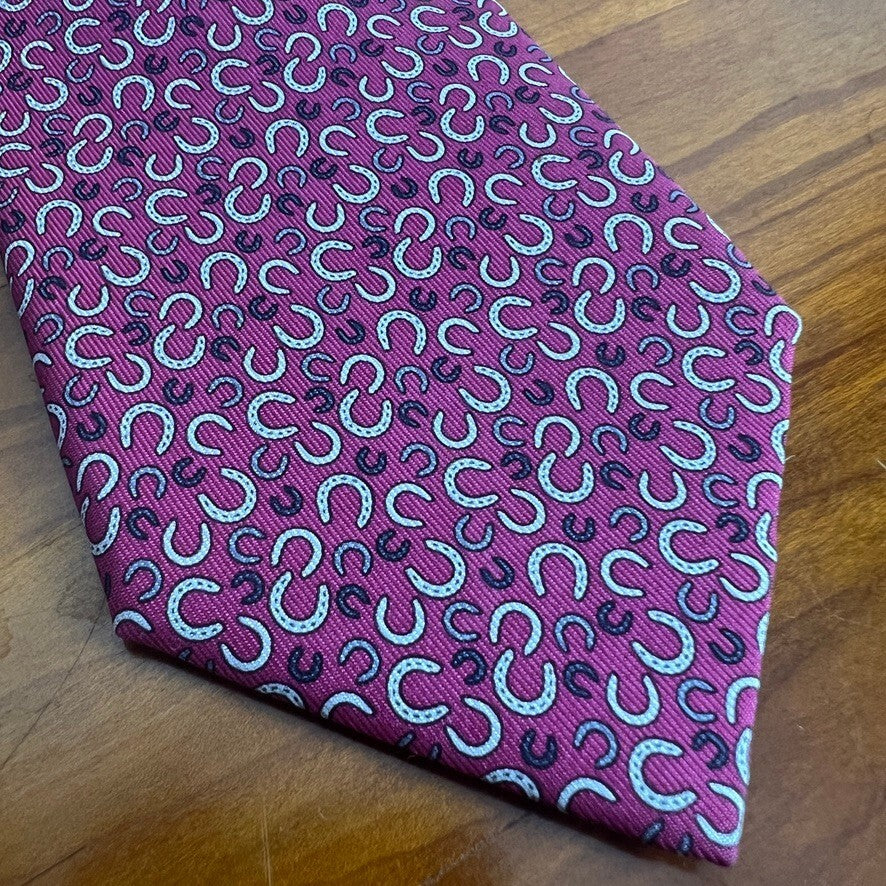 Hermès Paris Pink Silk Horseshoe Pattern Tie Made in France Luxury