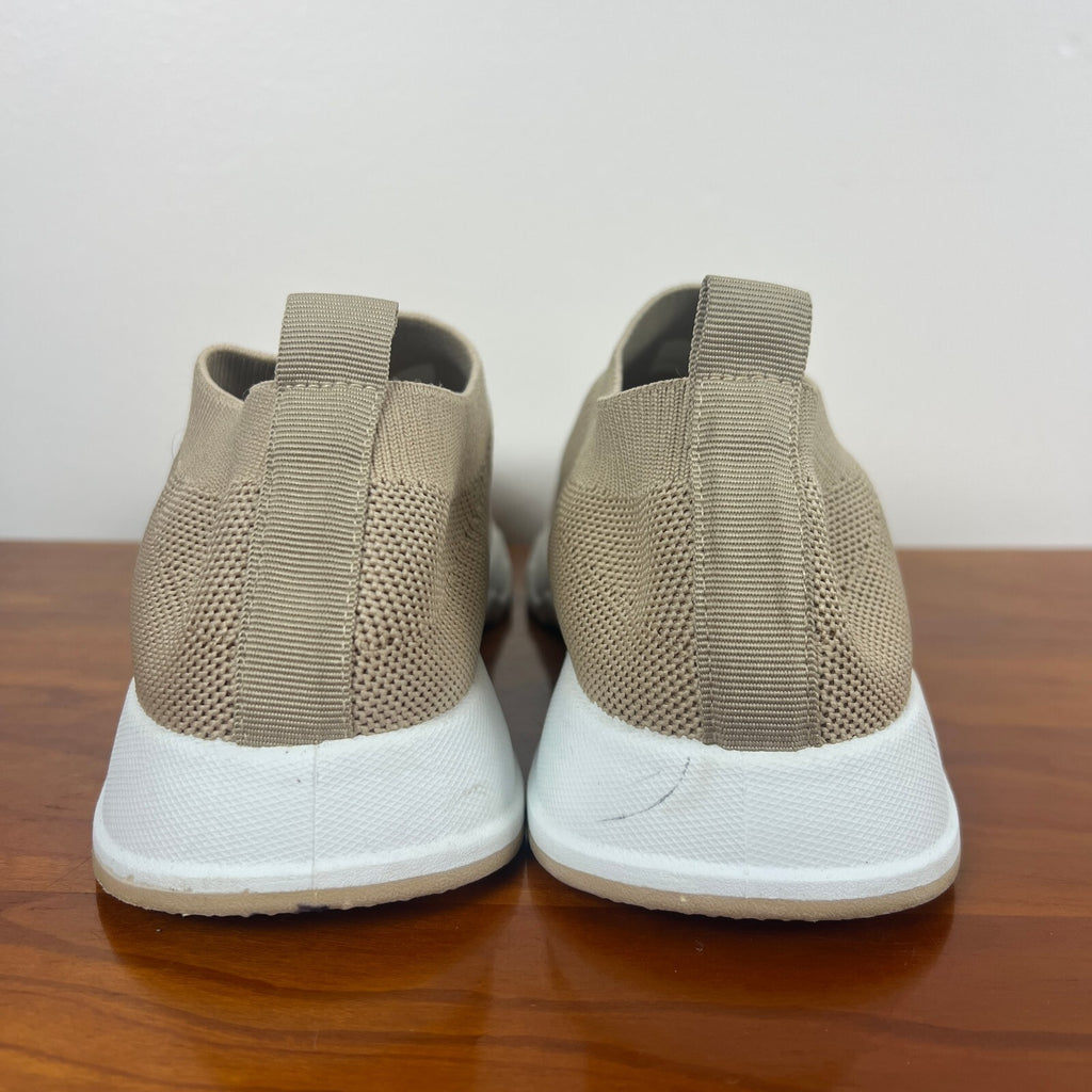 Tommy Bahama Beige Knit Slip-On Sneakers Comfort Walking Shoes Women's 7
