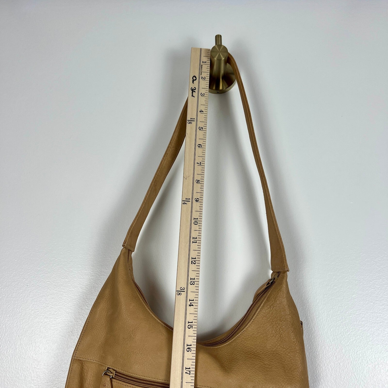 Tignanello Tan Pebbled Leather Hobo Shoulder Bag Large Zip Pocket Purse