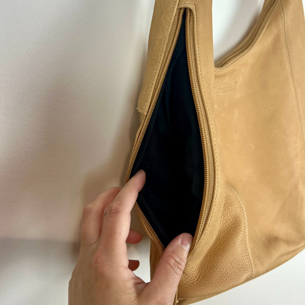 Tignanello Tan Pebbled Leather Hobo Shoulder Bag Large Zip Pocket Purse