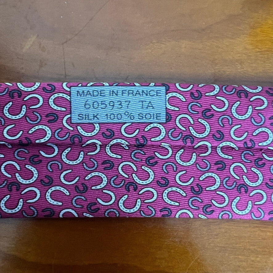 Hermès Paris Pink Silk Horseshoe Pattern Tie Made in France Luxury
